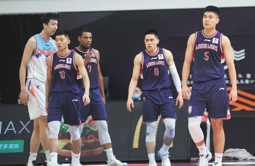 包含窗口期欧超杯传出新动向，广厦男篮队长鼓劲，管理层表态——压力陡增，临场指挥获称赞的词条